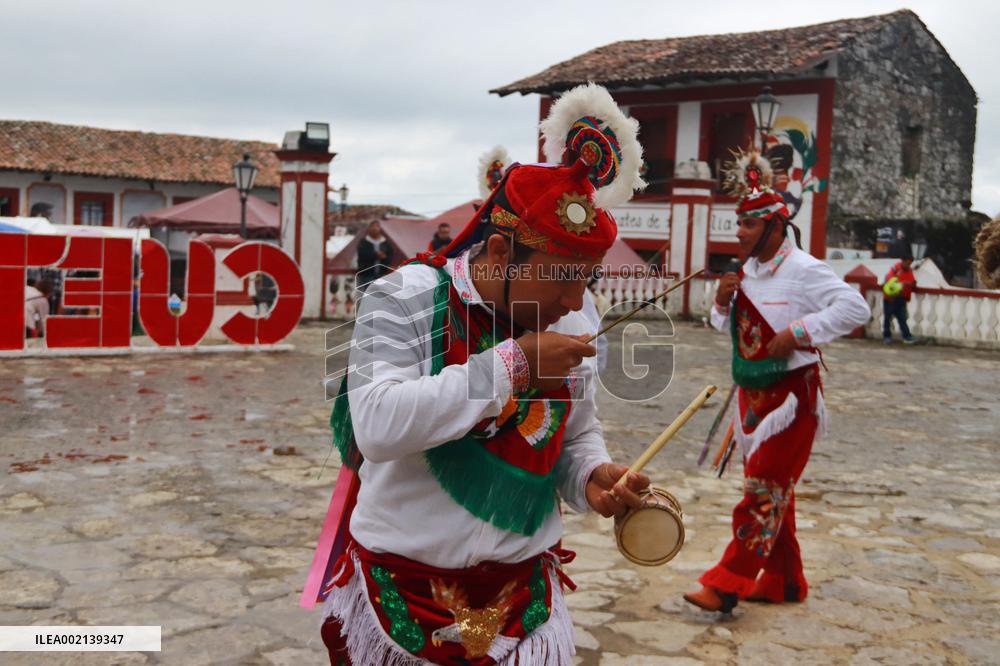 Dance Of The Voladores Of Cuetzalan - Mexico