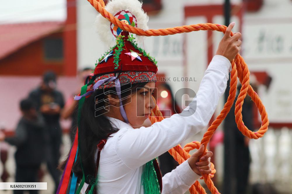 Dance Of The Voladores Of Cuetzalan - Mexico