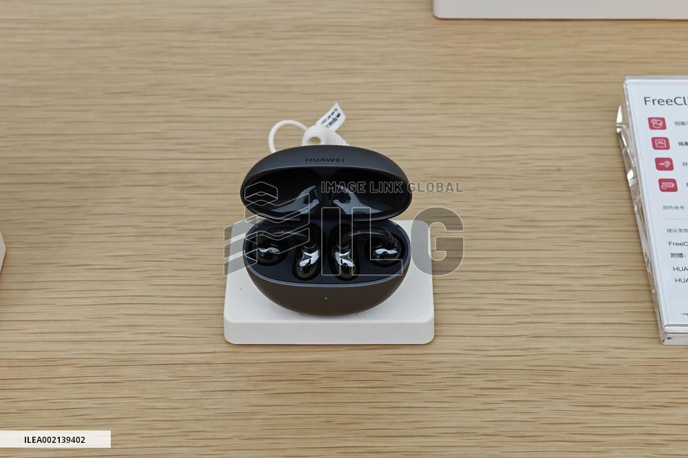 Huawei First FreeClip Earbuds