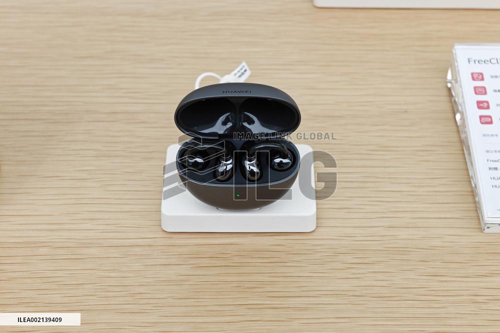 Huawei First FreeClip Earbuds