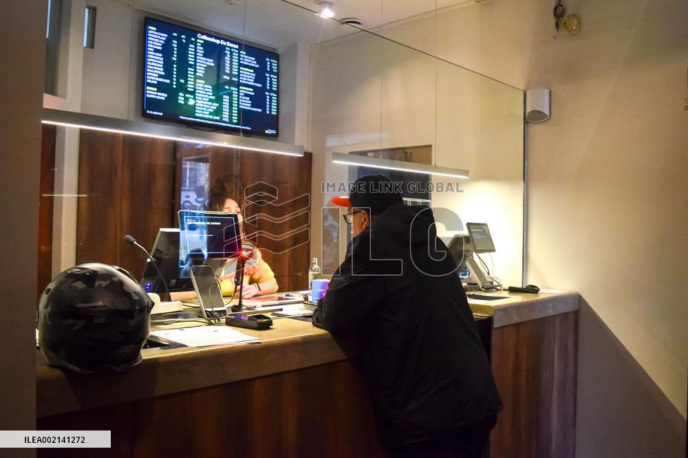 Dutch Enjoy Legal Pot Trial - Amsterdam