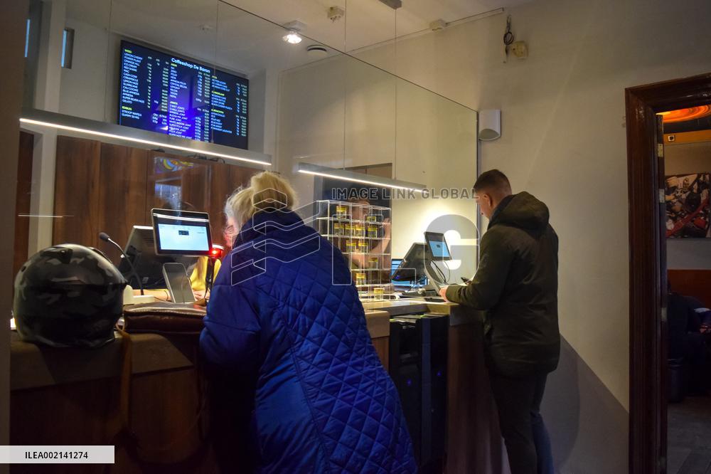 Dutch Enjoy Legal Pot Trial - Amsterdam
