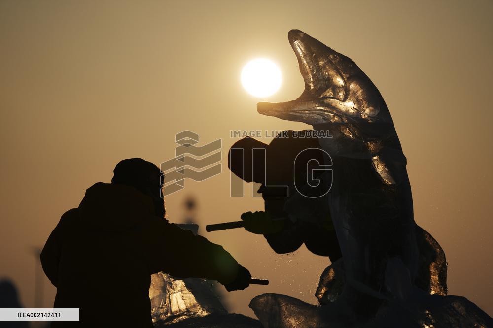 CHINA-HEILONGJIANG-HARBIN-ICE SCULPTURE COMPETITION (CN)