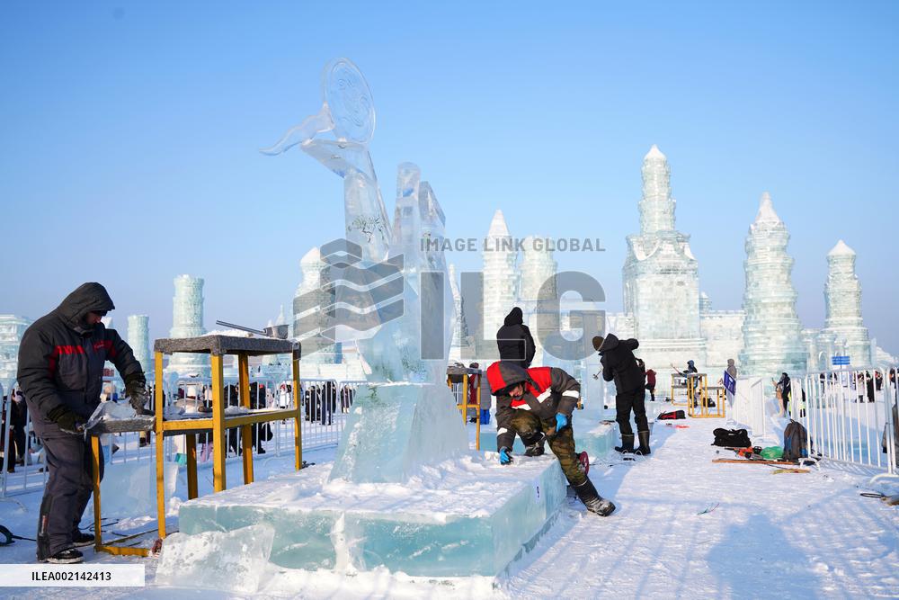 CHINA-HEILONGJIANG-HARBIN-ICE SCULPTURE COMPETITION (CN)