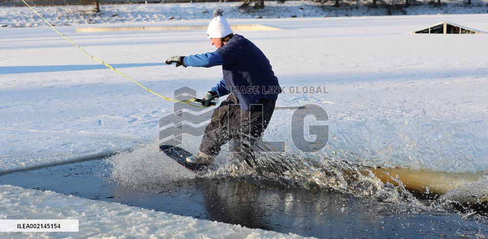 Tricks with wakeboard in frosty weather