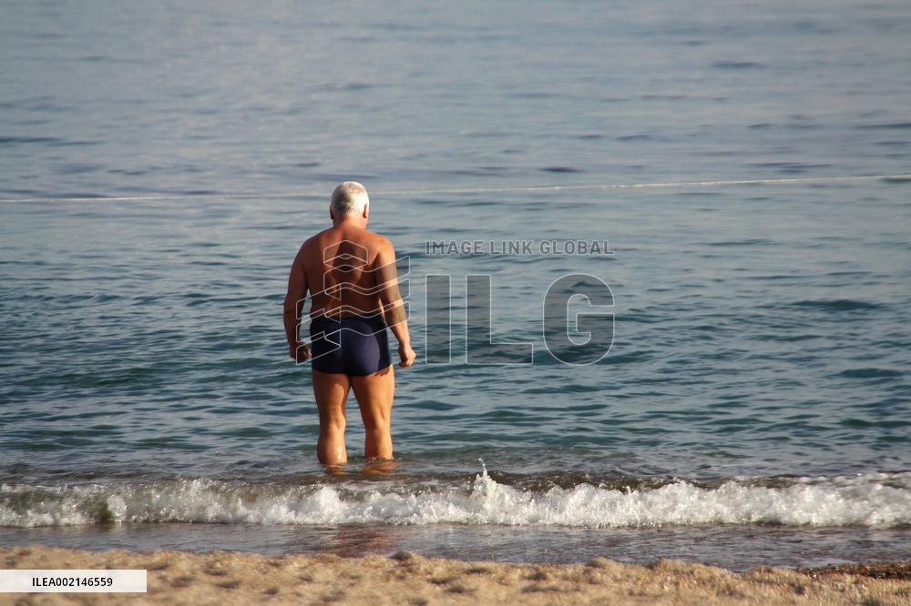 Odesa residents recreate by Black Sea