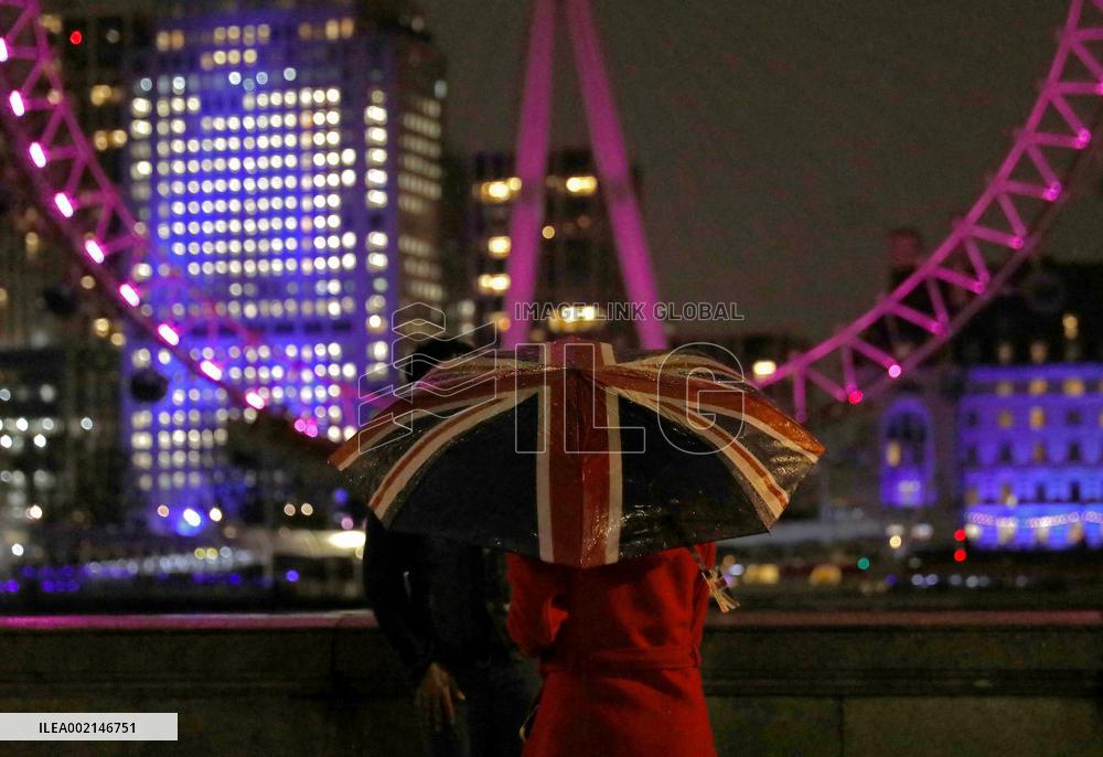 BRITAIN-LONDON-RAIN