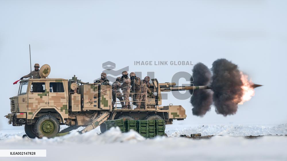 Vehicle-mounted Howitzer Live Firing