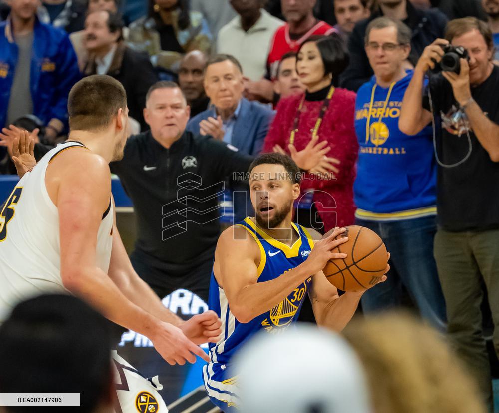 (SP)U.S.-SAN FRANCISCO-BASKETBALL-NBA-NUGGETS VS WARRIORS