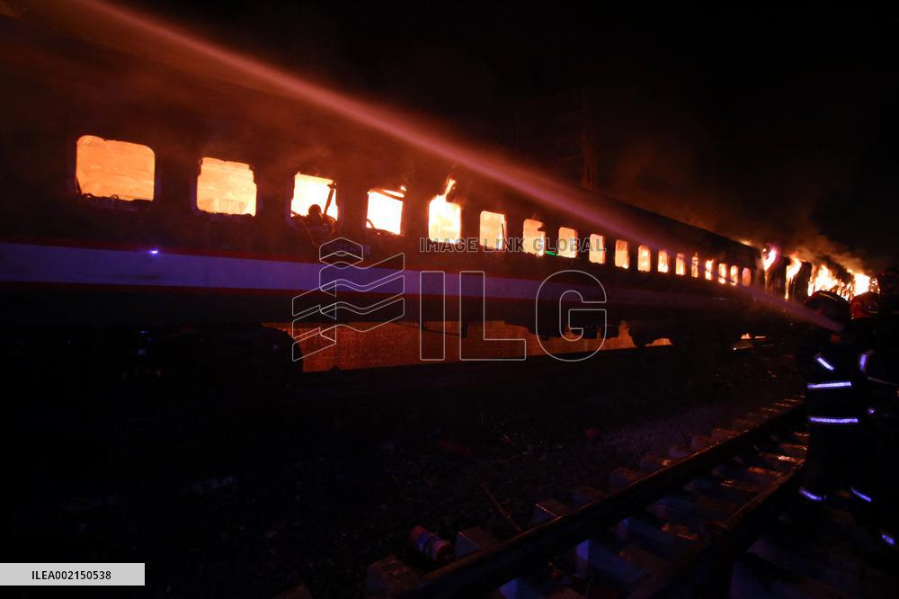 Four Dead And Many Injured After A Train Fire - Bangladesh