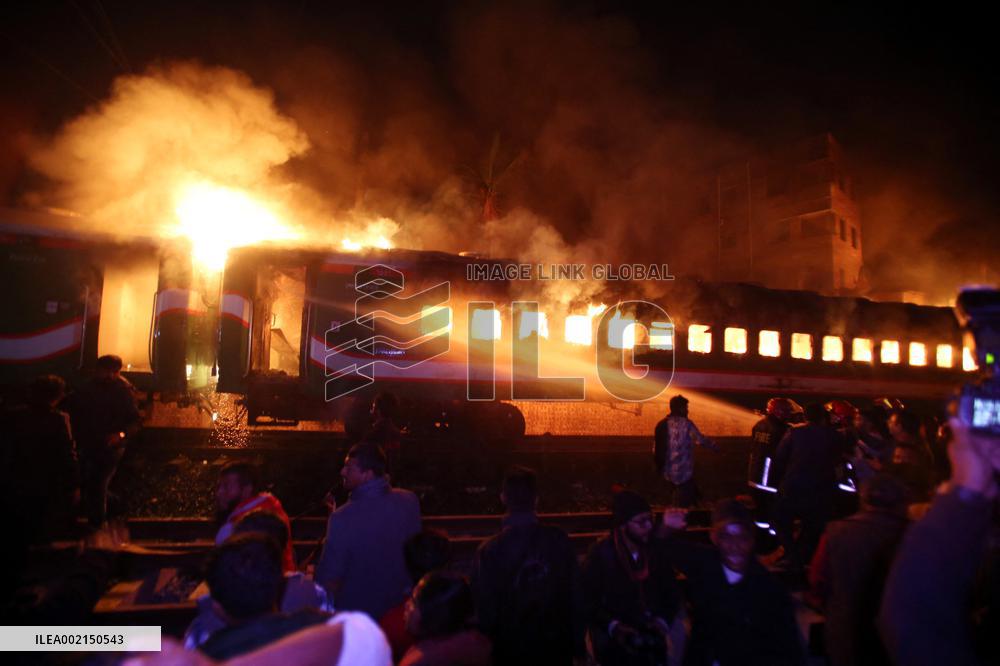 Four Dead And Many Injured After A Train Fire - Bangladesh