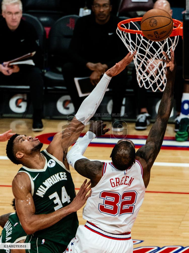 (SP)U.S.-HOUSTON-BASKETBALL-NBA-BUCKS VS ROCKETS