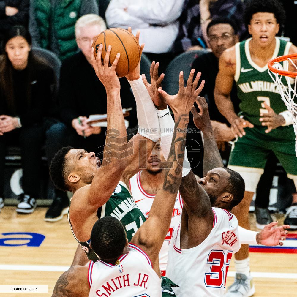 (SP)U.S.-HOUSTON-BASKETBALL-NBA-BUCKS VS ROCKETS