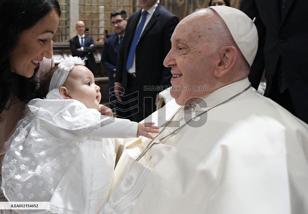 Pope Francis Baptises 16 Infants In The Sistine Chapel - Vatican