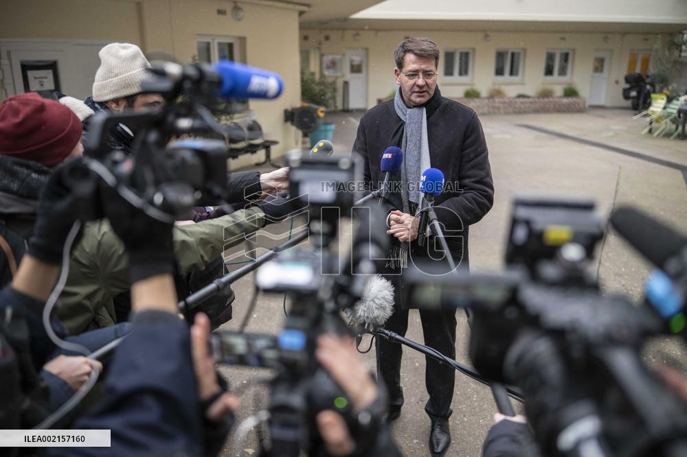 Patrice Vergriete Visits An Social Integration Centre - Paris