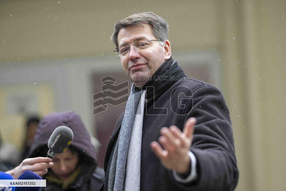 Patrice Vergriete Visits An Social Integration Centre - Paris