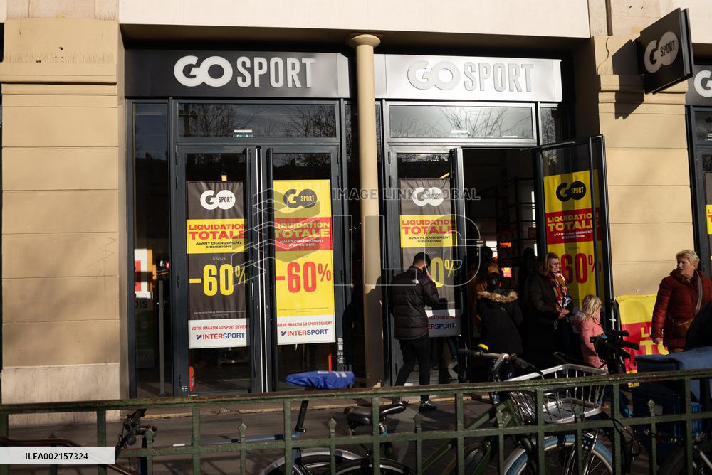 Total Liquidation At Go Sport Before Its Takeover By Intersport - Paris