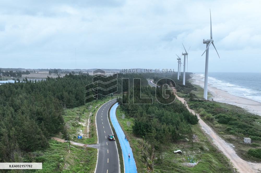 CHINA-HAINAN-U.S. TRANSLATOR-CYCLING (CN)