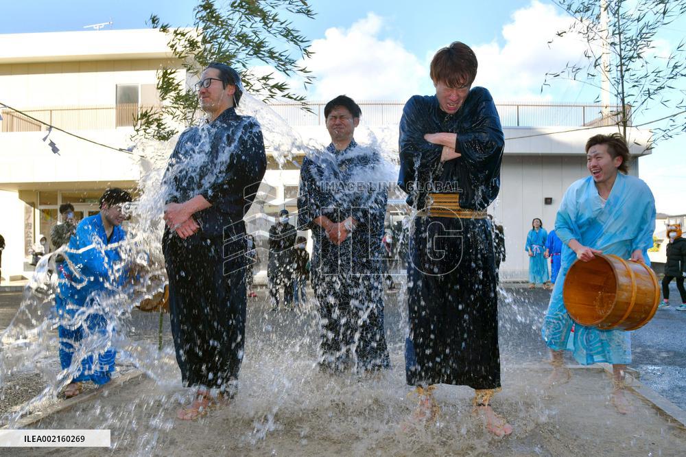 Marital ritual to splash grooms with water