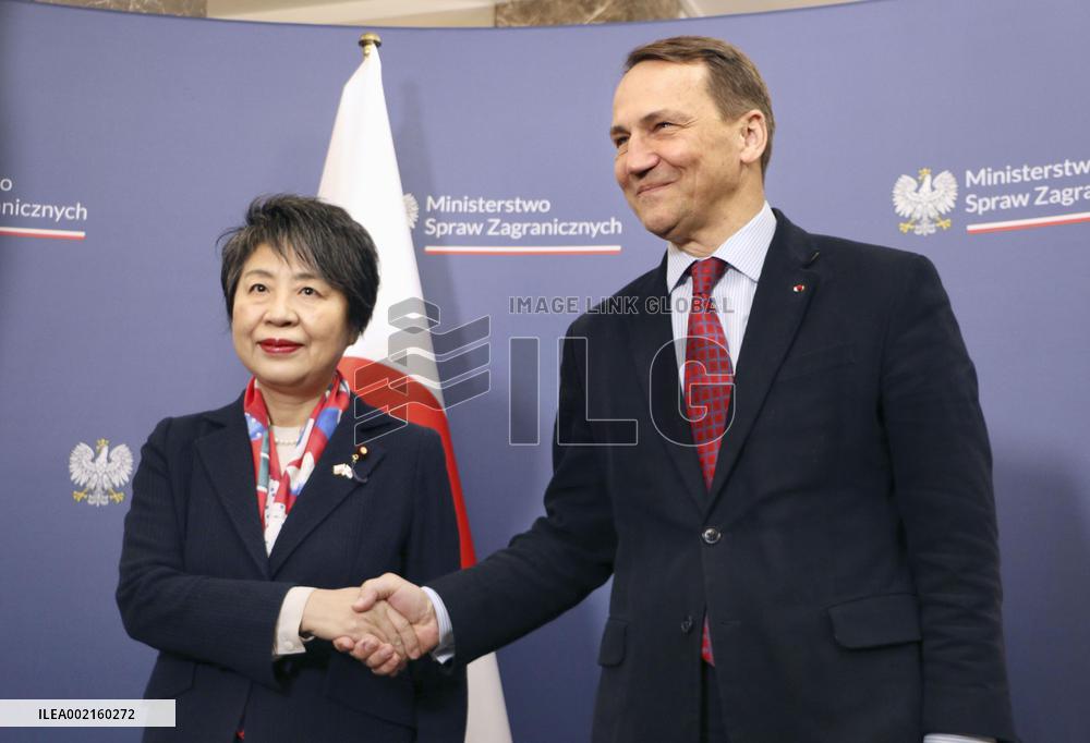 Japan foreign minister in Warsaw