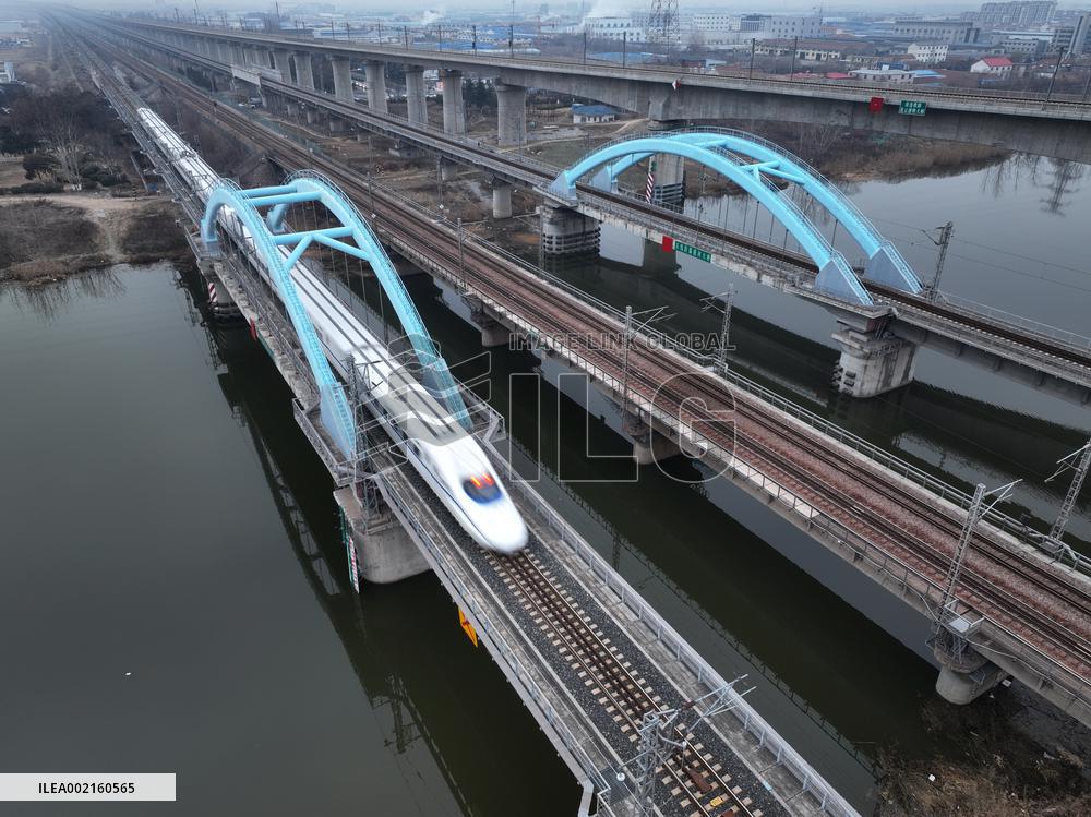 China Railway Implements New Train Operation Charts