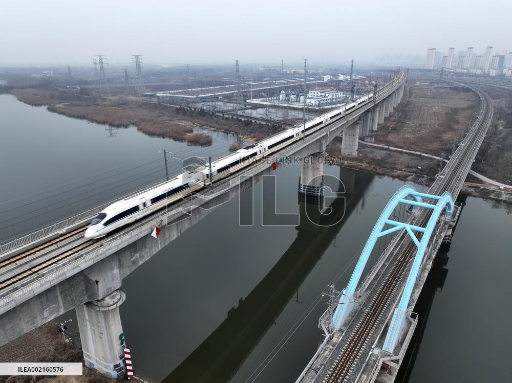 China Railway Implements New Train Operation Charts