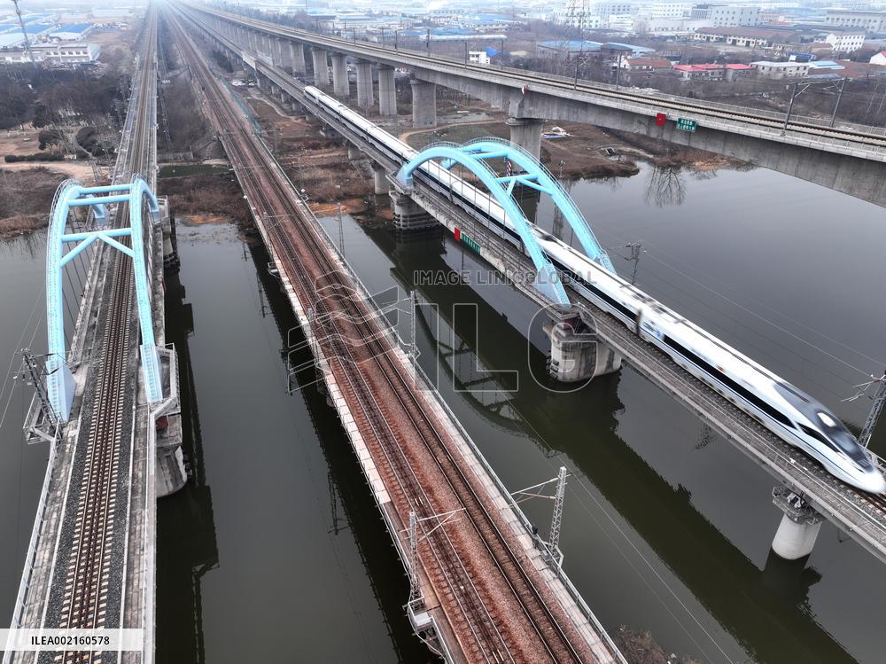 China Railway Implements New Train Operation Charts