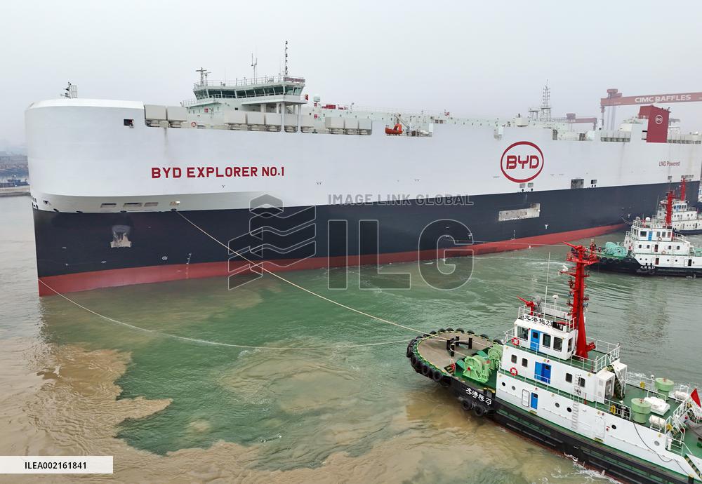 The large car carrier BYD Explorer 1