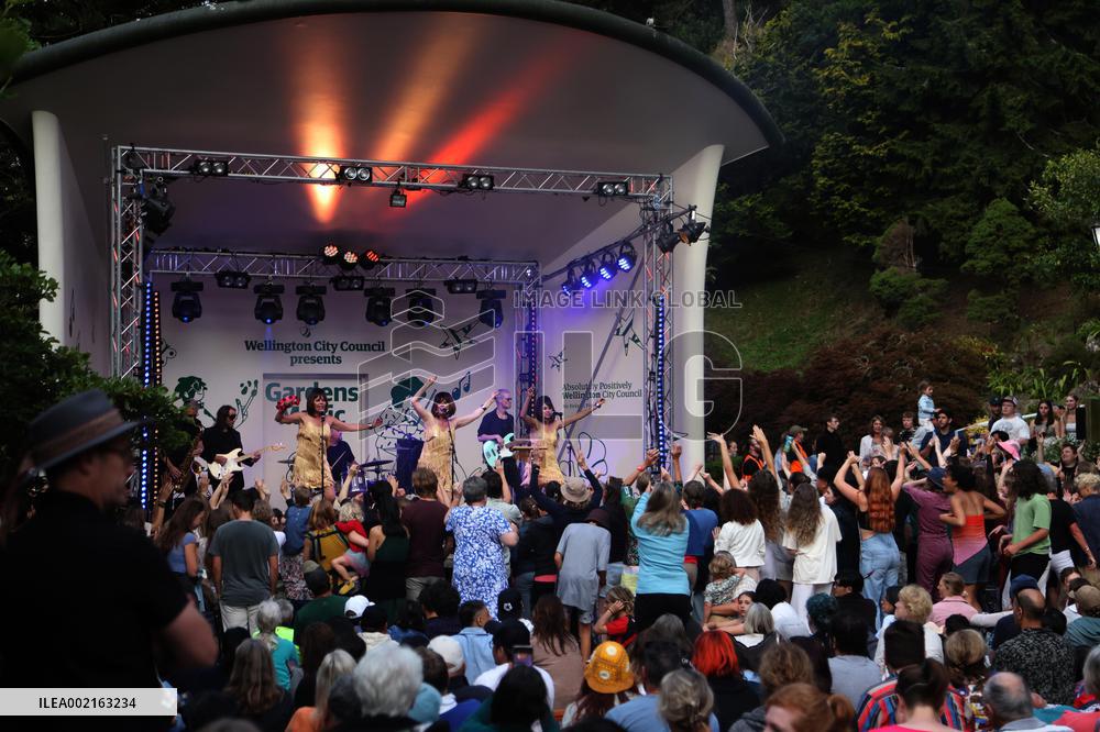 NEW ZEALAND-WELLINGTON-GARDENS MAGIC-CONCERT