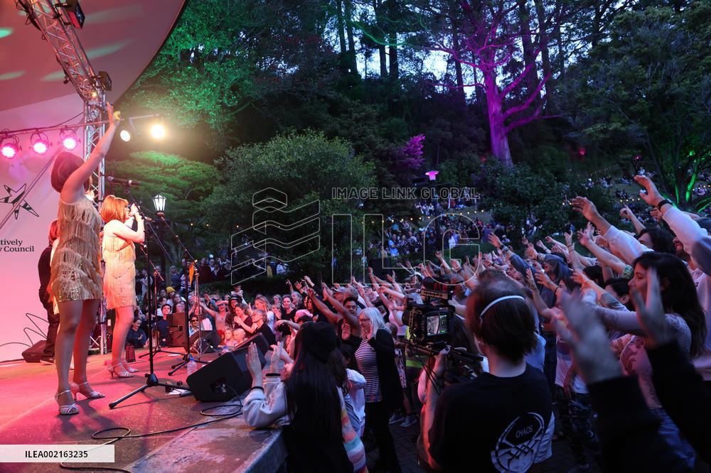 NEW ZEALAND-WELLINGTON-GARDENS MAGIC-CONCERT