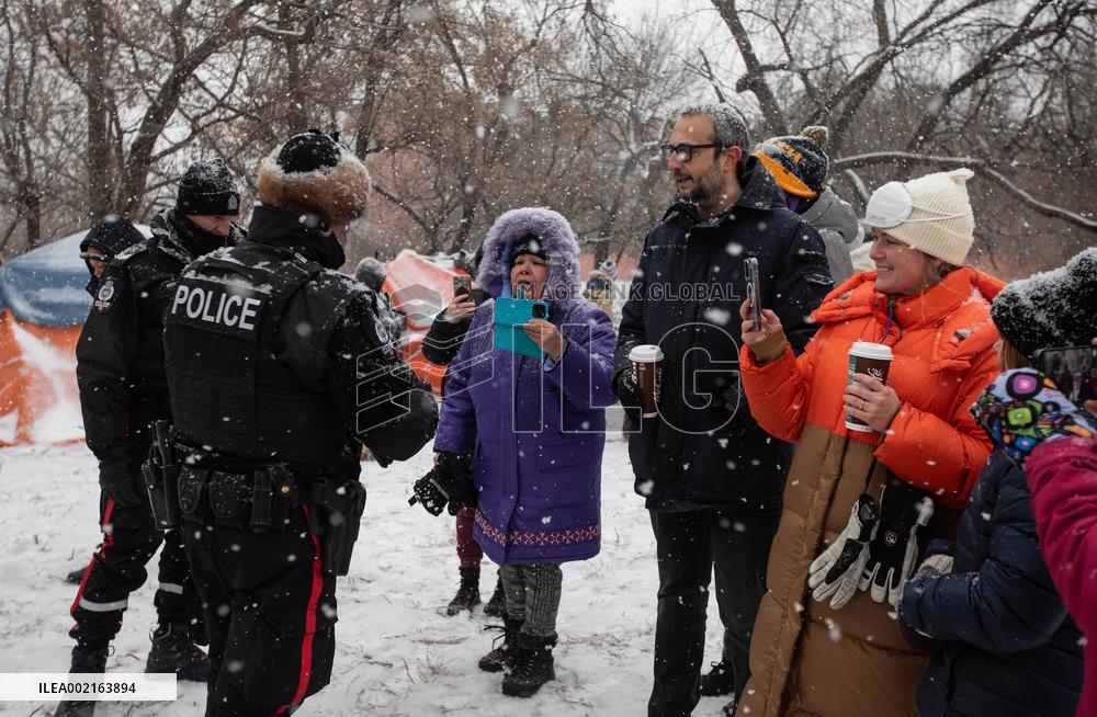 Homeless People Refuse To Leave The Encampment - Canada