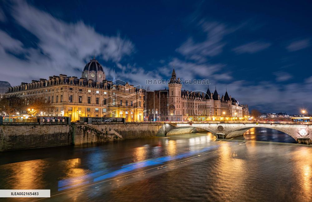 Paris By Night - Ready To Welcome the JO2024
