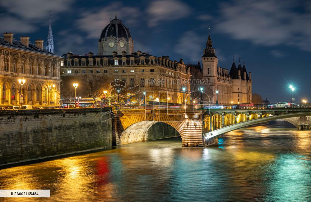 Paris By Night - Ready To Welcome the JO2024