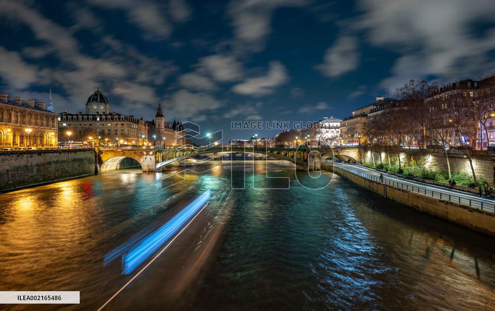 Paris By Night - Ready To Welcome the JO2024
