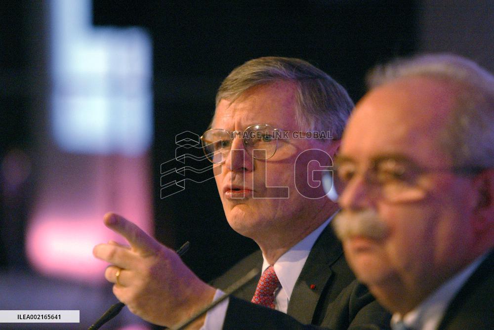 Total CEO Thierry Desmarest gives power to Christophe de Margerie, Paris