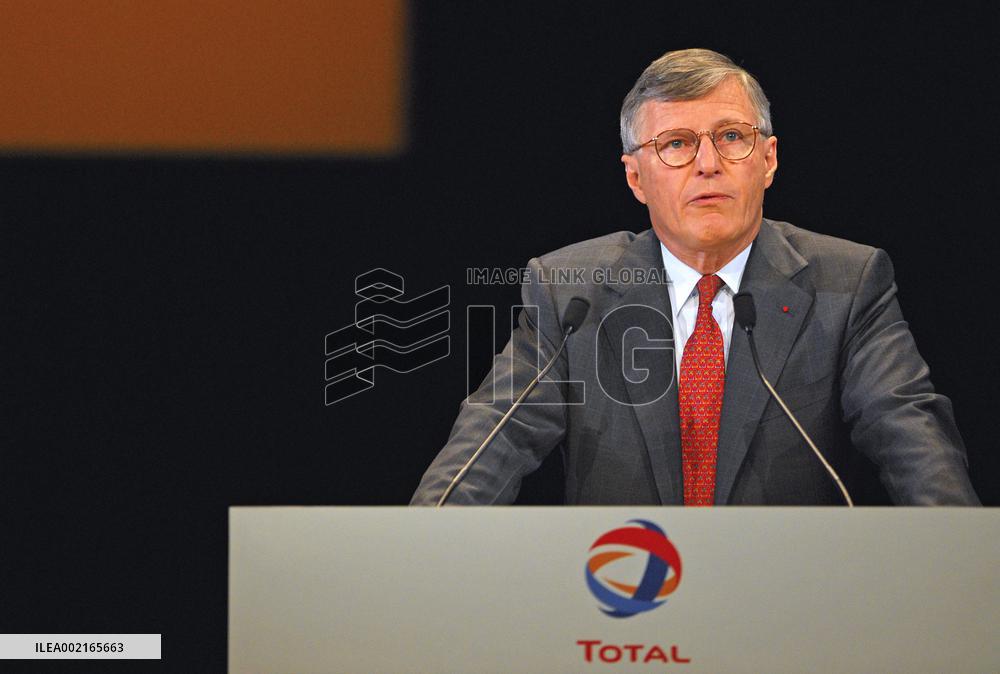 Chairman and Chief Executive Officer of the French oil company Total Thierry Desmarest presents the 2005 results in Paris