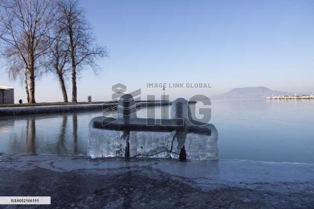 HUNGARY-LAKE BALATON-ICICLES