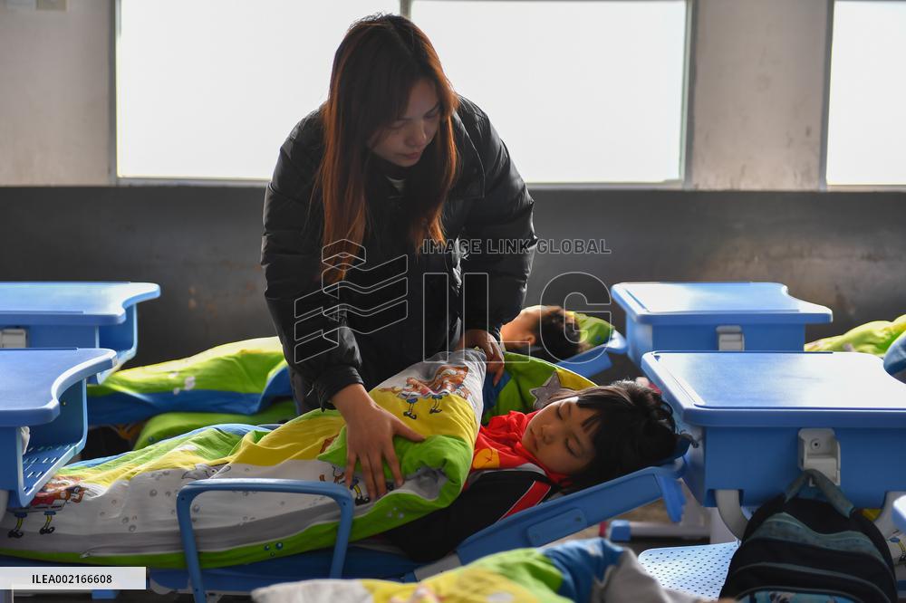 CHINA-HUNAN-LIUYANG-PRIMARY SCHOOL-FOLDABLE CHAIRS (CN)
