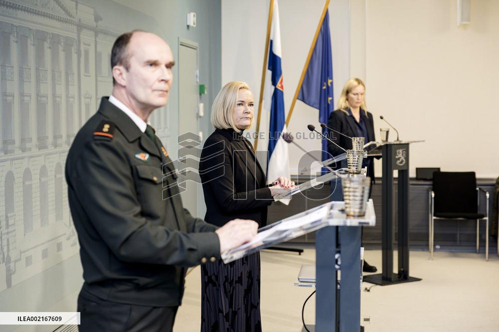 Press confeterence about the Finnish border stations of Finland and Russia.