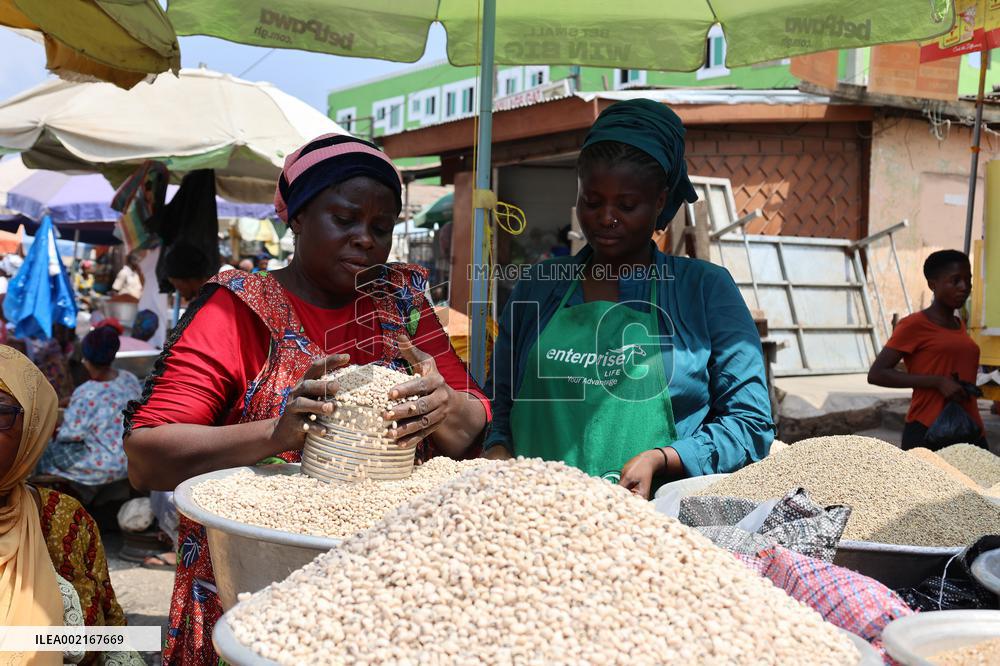 GHANA-ACCRA-INFLATION-DECLINE