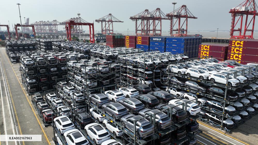 Xinhua Headlines: China's auto exports hit record high in 2023 amid increased global recognition