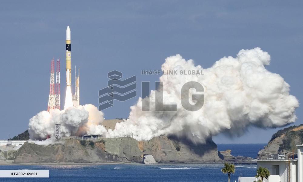 Japan launches intelligence satellite