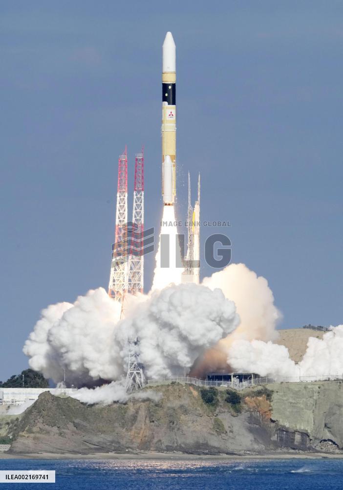 Japan launches intelligence satellite