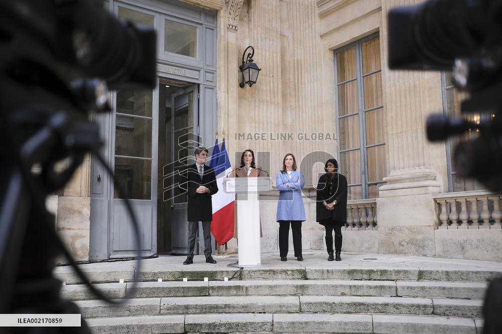 Handover Ceremony At Ministry Of Education - Paris