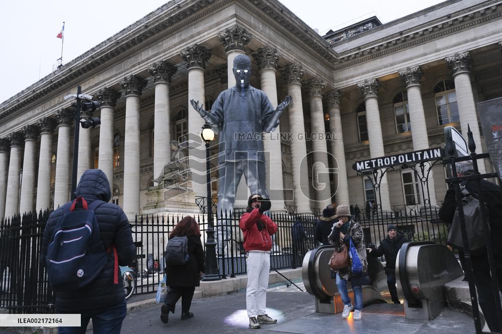 Giant Statue Of Rapper Kid Cudi For The Release Of His Album - Paris