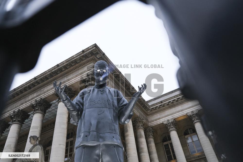 Giant Statue Of Rapper Kid Cudi For The Release Of His Album - Paris