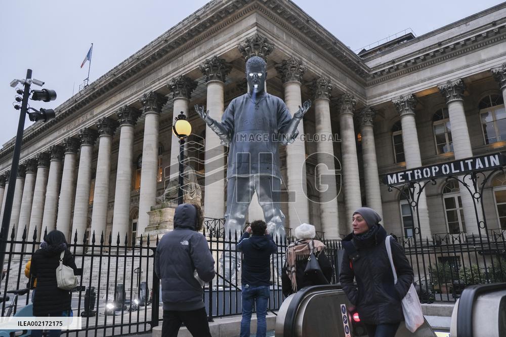Giant Statue Of Rapper Kid Cudi For The Release Of His Album - Paris