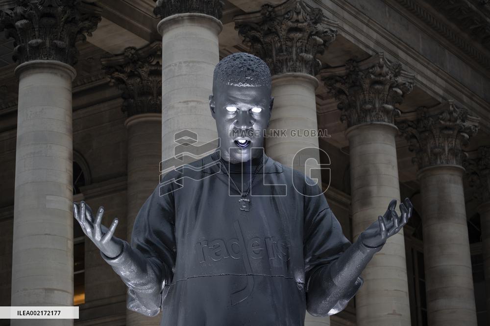 Giant Statue Of Rapper Kid Cudi For The Release Of His Album - Paris