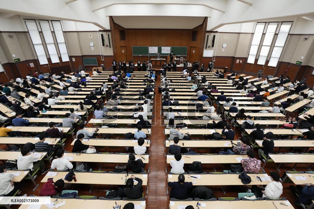 Unified university entrance exams in Japan