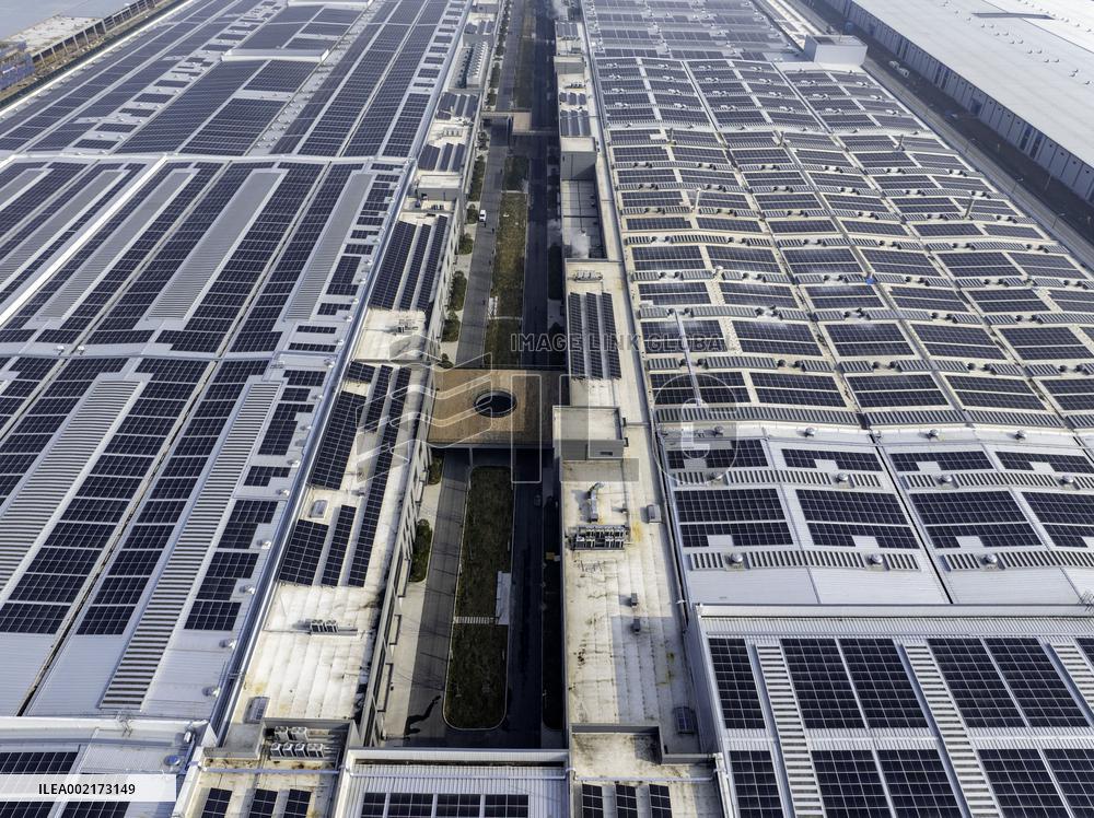 Plant Roof Photovoltaic Power Generation